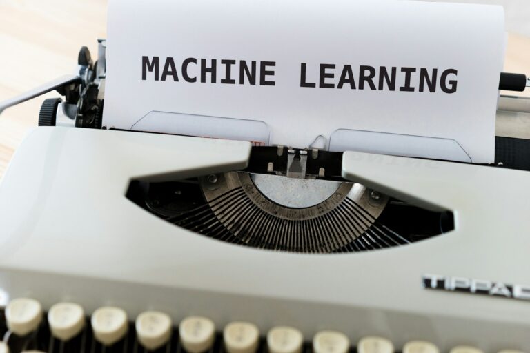 機器學習介紹 a close up of a typewriter with a paper reading machine learning