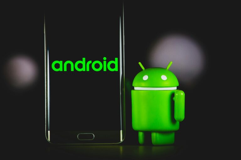 Android 介紹 green frog iphone case beside black samsung android smartphone